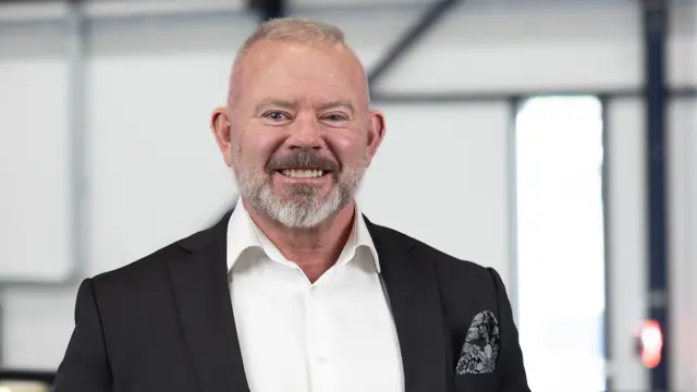 Full Screen Banner Jesper